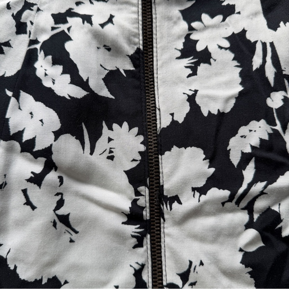 Pins & Needles Black and White Floral Skater Mini Skirt Floral Zip Up Juniors M - Picture 5 of 7